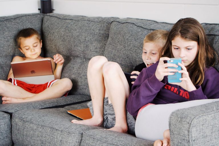 The 4 C’s to safe social media use for kids during lockdowns
